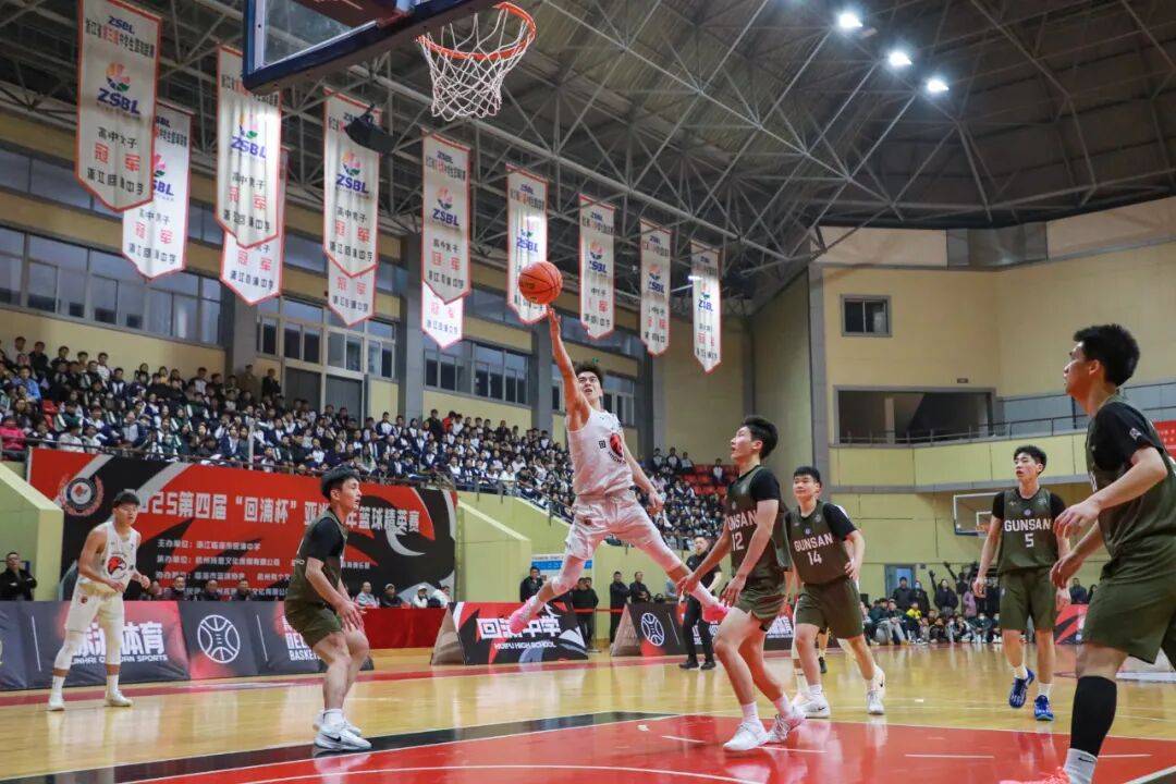 顶级篮球职业赛事吸引众多球迷驻足观看的简单介绍